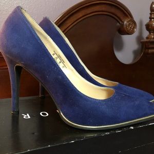 Royal blue high heel pumps